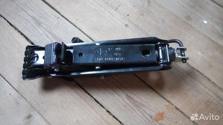 Домкрат винтовой