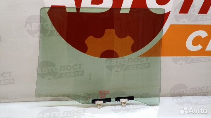 Стекло двери заднее правое Toyota Caldina ST190