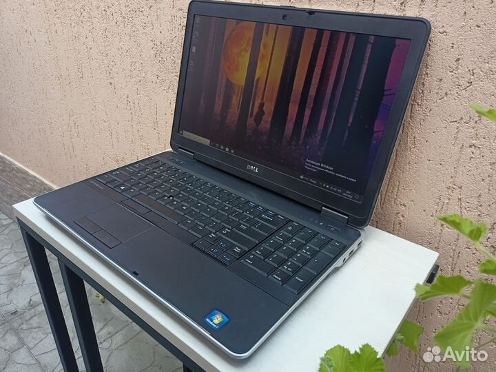 Dell Intel Core i5/SSD/15.6