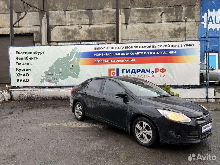 Фонарь задний правый Ford Focus 3 1863057. Есть ск