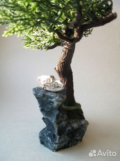 Слоник и деревце