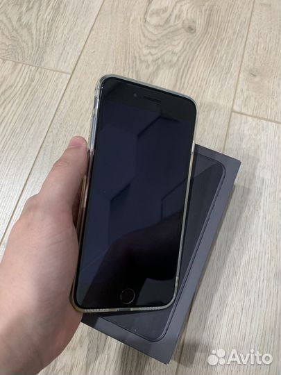 iPhone 8 Plus, 64 ГБ