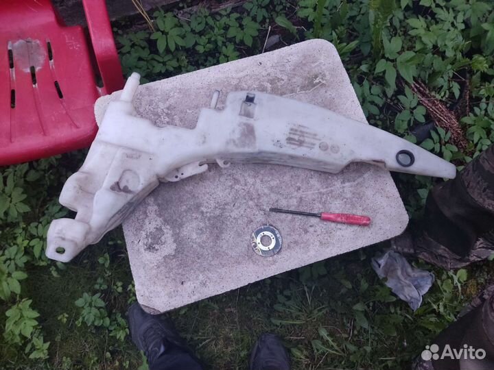 Блок предохранителей, щиток приборов, бачок