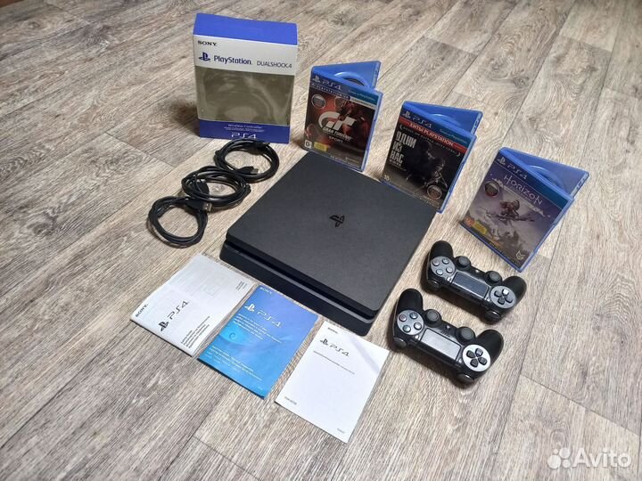 Sony PS4 Slim 1 тб, 2 геймпада, игы