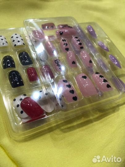 Накладные ногти с дизайном