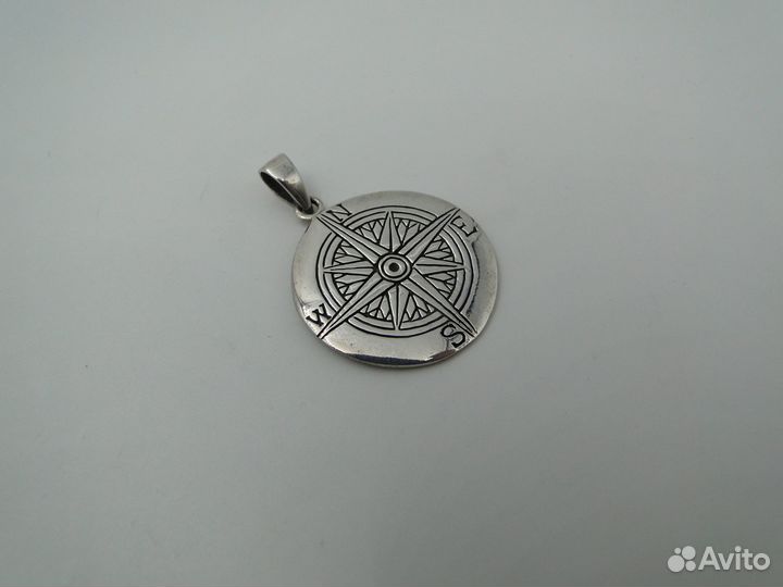 Подвески и браслеты 