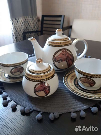 Фарфоровый чайный сервиз