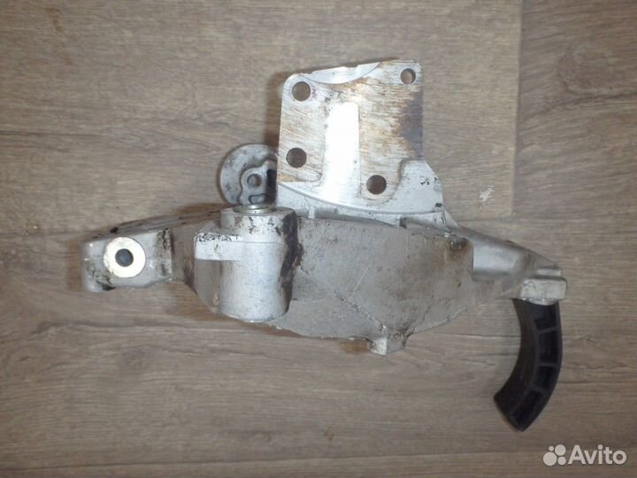 Кронштейн генератора кондиционера Bravo Браво