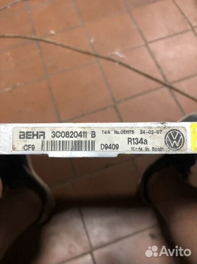 VW Passat B6 Радиатор кондиционера