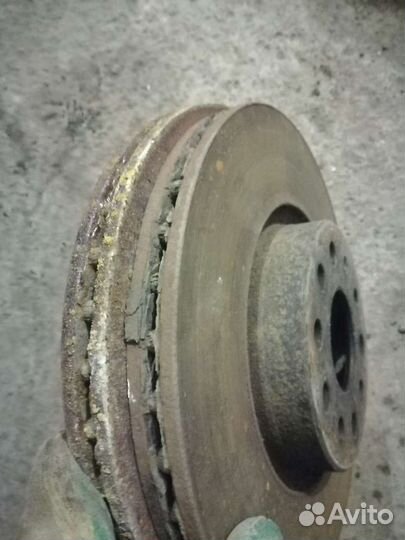 Диск тормозной передний VW Passat, Jetta, Tiguan