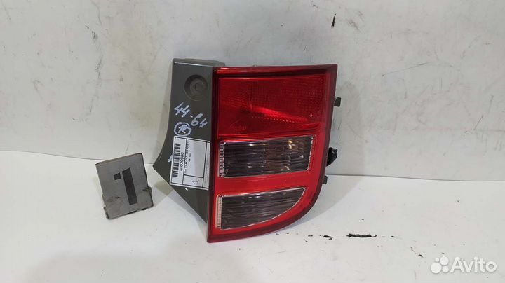 Фонарь задний toyota 44-64 R isis ANM1 04- низ