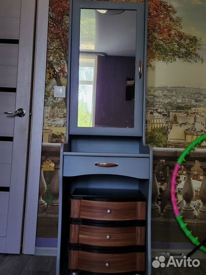 Трюмо с зеркалом