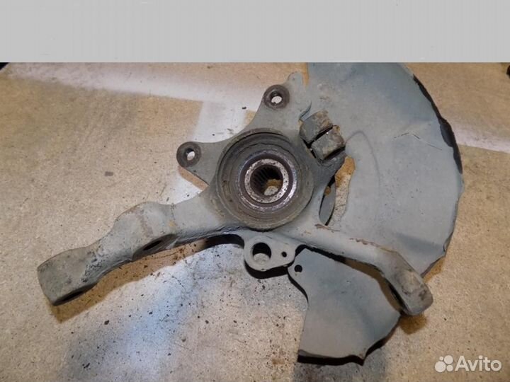 Кулак поворотный передний левый Passat B3 1988-199