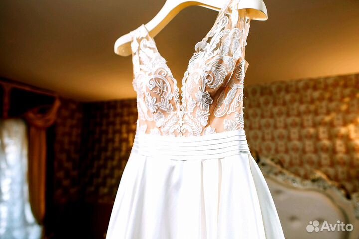 Прекрасное свадебное платье 42-44 размер