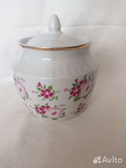 Сахарница, тарелки, кокильница