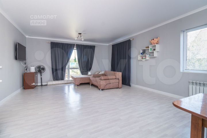 Дом 195,1 м² на участке 4,2 сот.