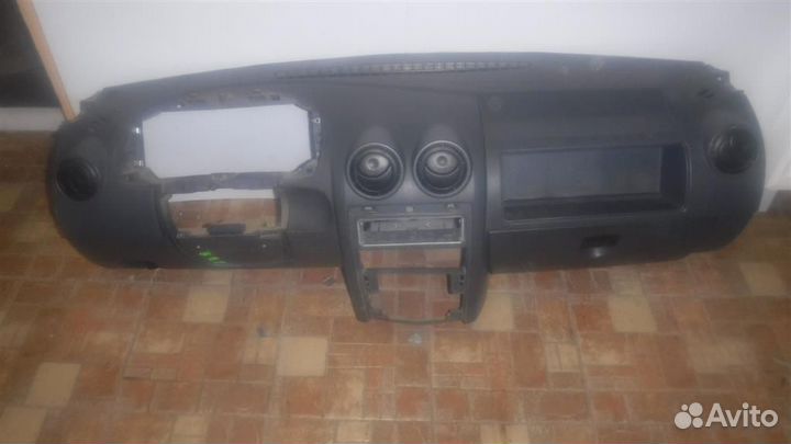 Торпедо Renault Logan I 2005-2014