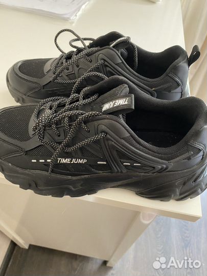 Кроссовки женские 40 размер