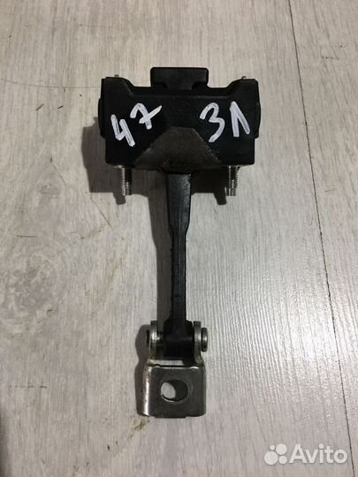 Ограничитель двери LADA vesta SW Cross 1.8 мт