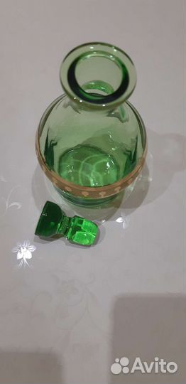 Графин и стопки из цветного стекла времён СССР