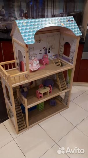 Большой кукольный домик деревянный с мебелью