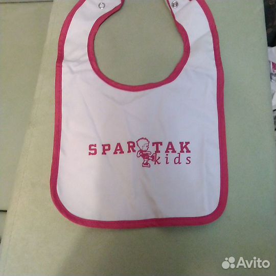 Слюнявчик спартак