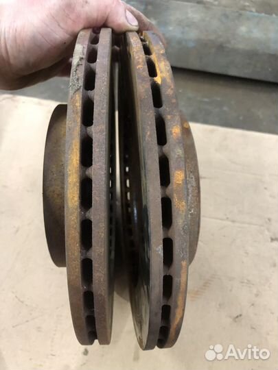 Передние тормозые диски Volkswagen Jetta 6