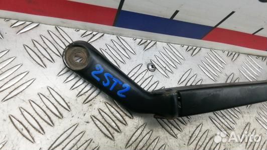 Щеткодержатель лобового стекла skoda octavia A4 (2