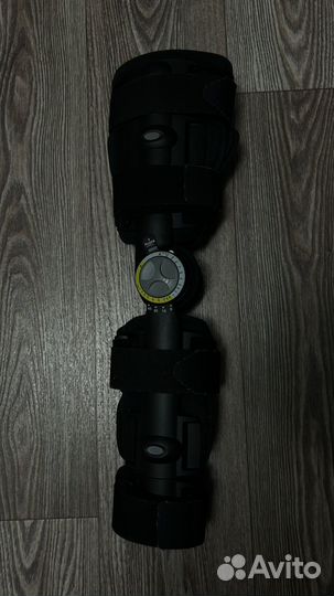 Тутор на коленный сустав