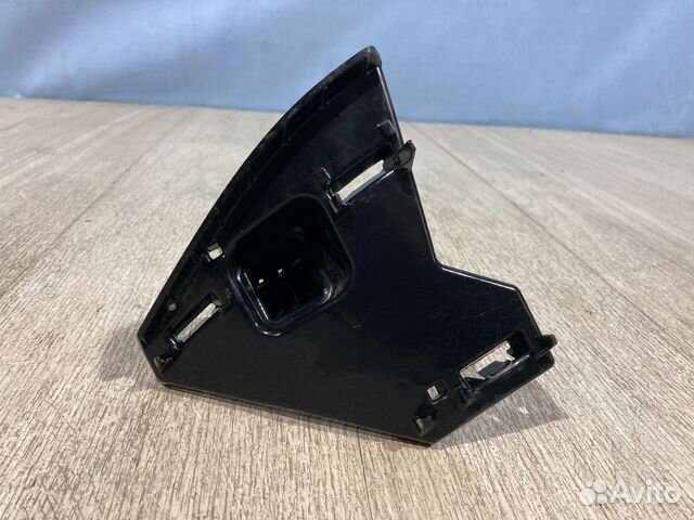 Кронштейн решетки радиатора VW Polo 6 левый