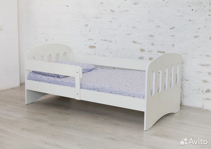 Кроватка от 2х лет с бортом софа цвет ламинат