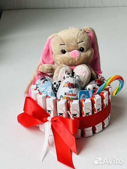 Киндер торт с кроликом символом нового 2023 года