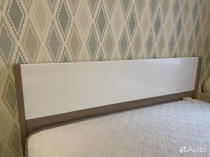 Кровать с матрасом 160 200