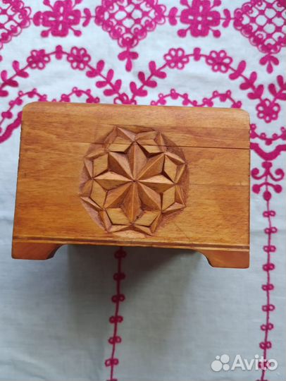 Шкатулка из дерева ручной работы