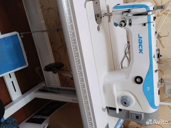 Швейная машинка jack F4
