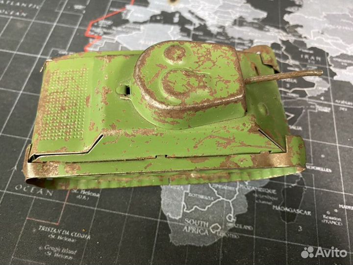 Игрушечный танк инерционный СССР