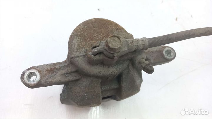 Суппорт передний левый Toyota Camry XV50 2014