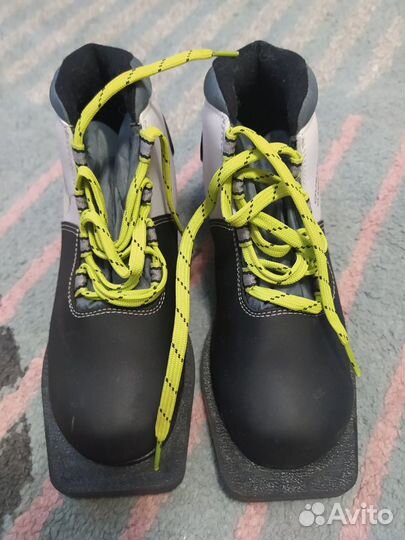 Продам лыжные ботинки 35 размер