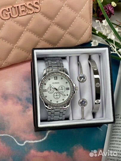 Часы Guess женские с браслетами