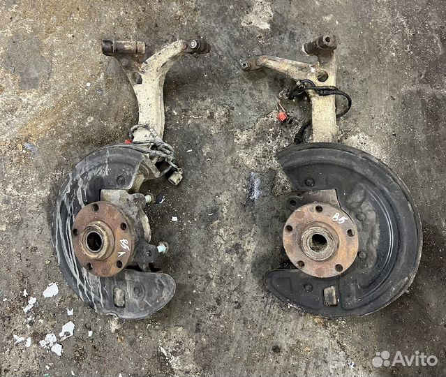 Кулак передний поворотный левый правый пассат б5