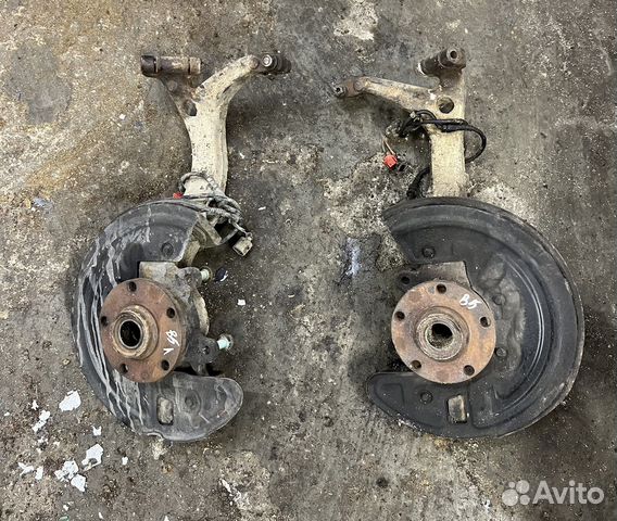 Кулак передний поворотный левый правый пассат б5