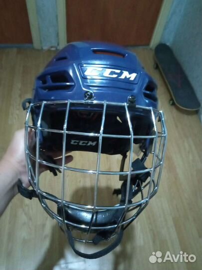 Шлем хоккейный ccm 710.Коньки Bauer vapor 3.7