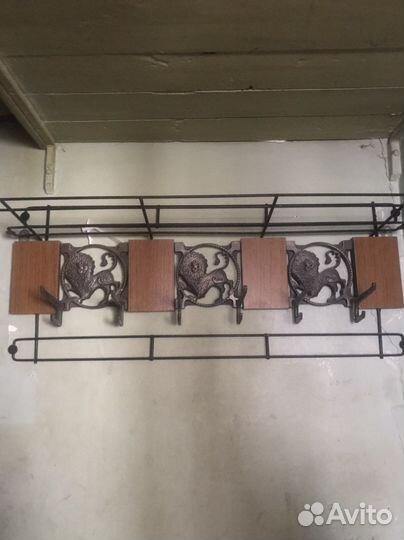 Вешалка настенная металлическая