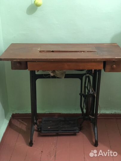 Швейная машинка ножная