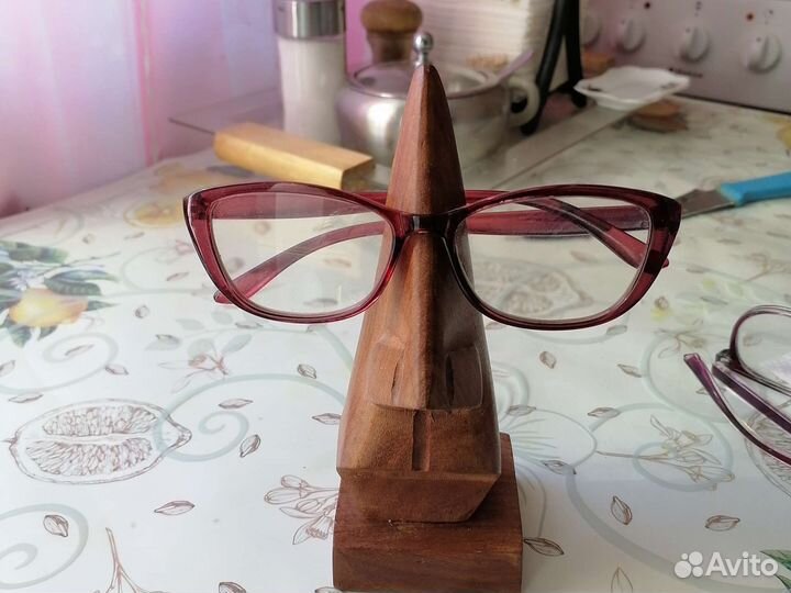 Подставка под очки ручной работы