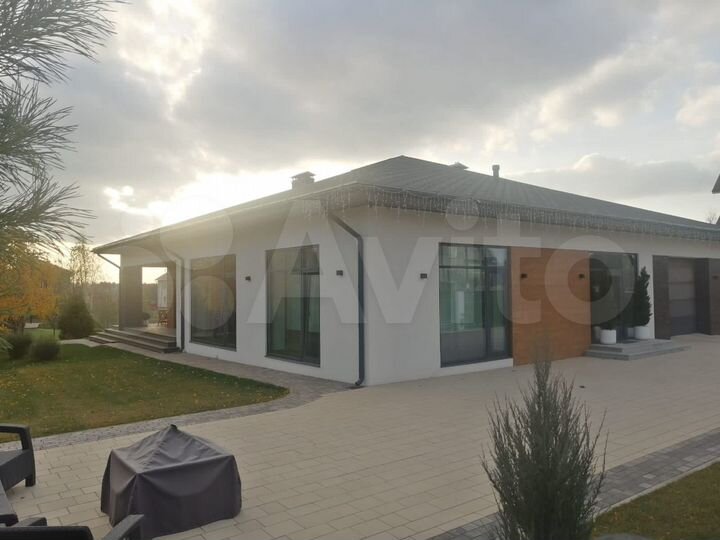 Коттедж 260 м² на участке 20 сот.