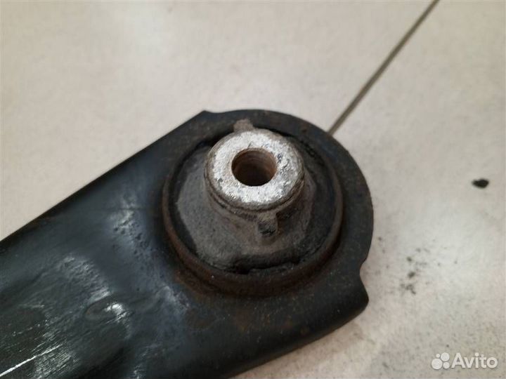 Рычаг передний поперечный нижний левый Nissan Tii