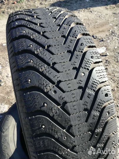 Goodyear UltraGrip 500 225/65 R17 102T