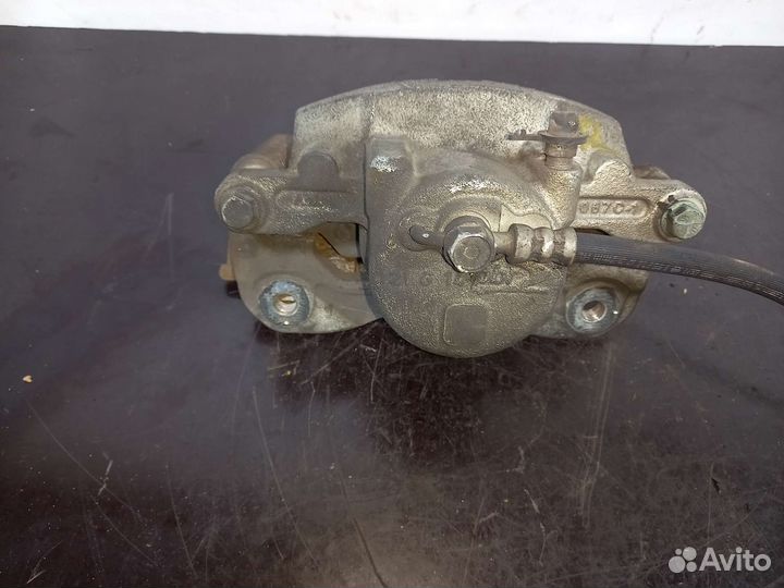 Суппорт передний правый Тойота Камри