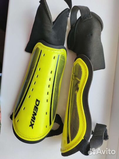 Щитки футбольные